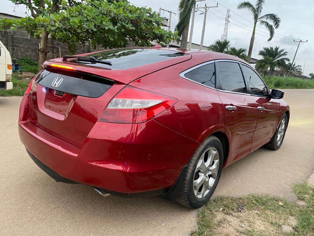 A picture of Honda Crosstour 2010 Model