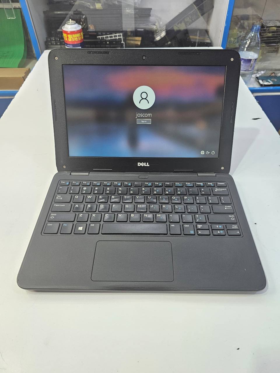 A picture of Dell latitude 3190