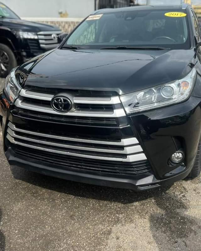 A picture of 2018 TOYOTA HIGHLANDER XLE