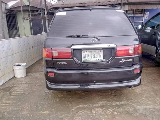 A picture of 2002 2003 TOYOTA IPSUM FOR SALE Pure first body 3