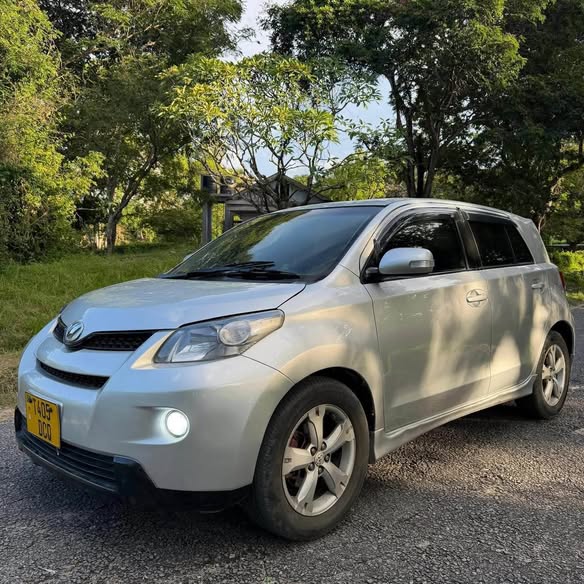 A picture of TOYOTA IST NEW