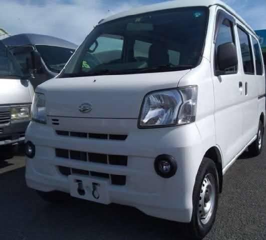 A picture of 2005 Suzuki mini bus