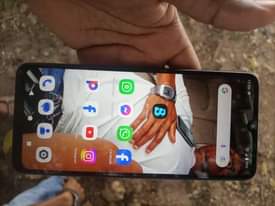 A picture of Simu qali redmi mpya full box