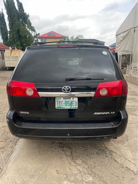 A picture of 2009 NIGERIAN USED TOYOTA SIENNA 6 000 000 07015156032 07073606260