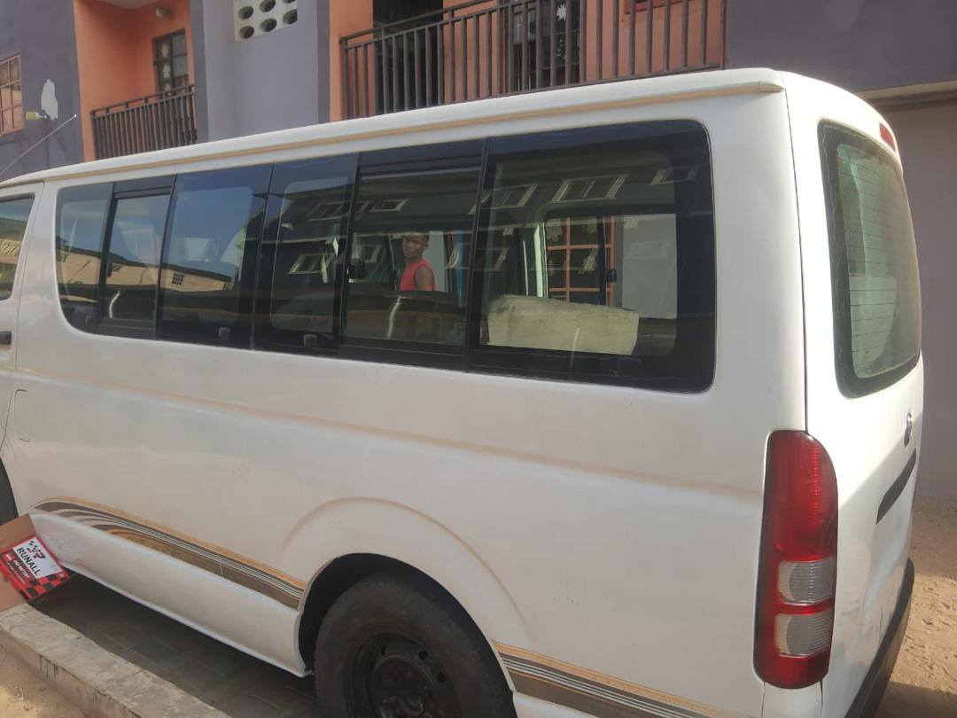 A picture of Hummer Bus