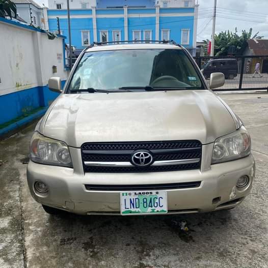 A picture of  Extremely clean Toyota Highland 2006 Please come with your