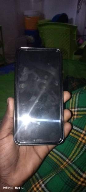 A picture of Iphone 11 pro max 0612901322