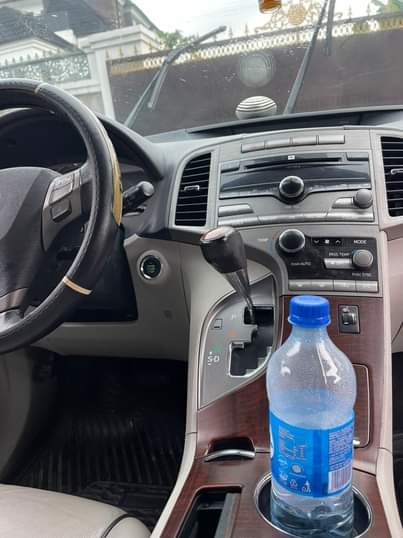 A picture of BELGIUM GRADE 2010 MODEL TOYOTA VENZA CONDITION Nigerian used Keyless