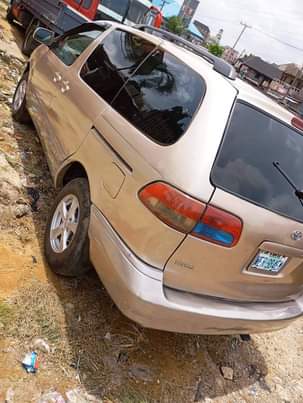 A picture of 2000 Sienna 2000