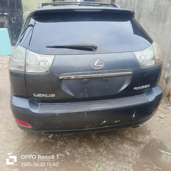 A picture of Lexus 350