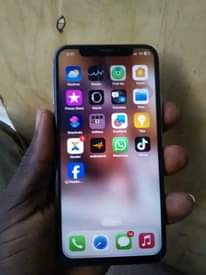 A picture of Iphone x at 520000 it s working perfect fece id