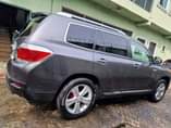 A picture of 2010 Toyota Highlander Engine silent Ac chilling Smooth automatic transmission