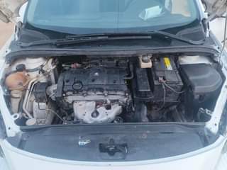 A picture of Peugeot 307 manual transmission normal hand