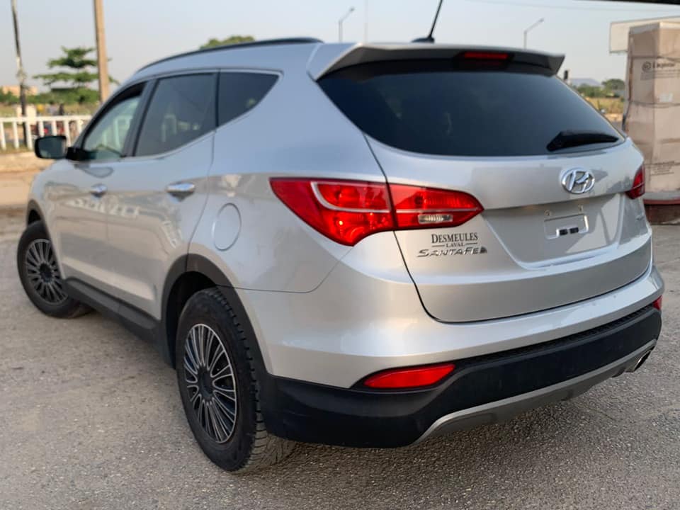 A picture of 2015 HYUNDAI SANTA FE toks 100 accident free first body