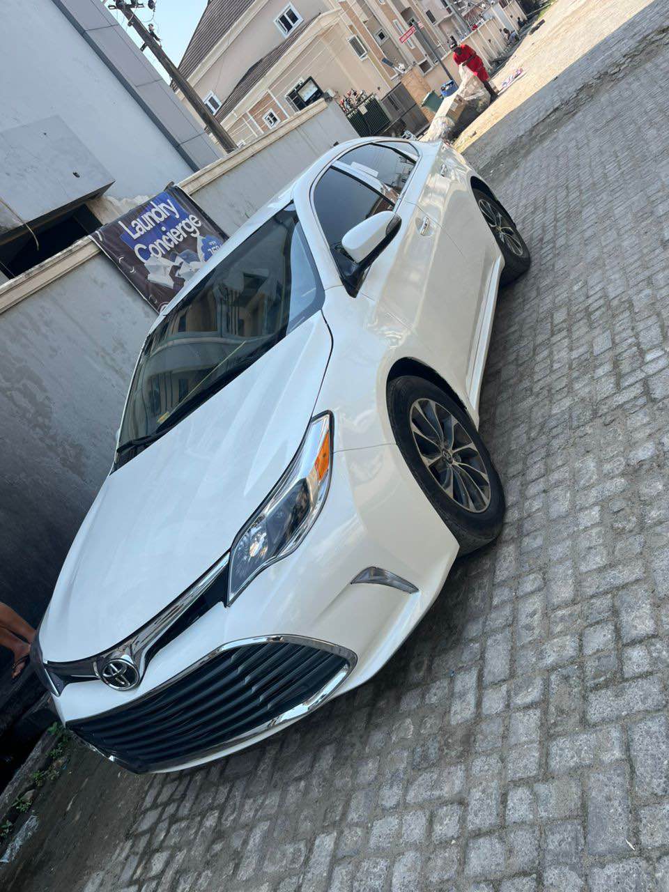 A picture of Toyota Avalon 2016