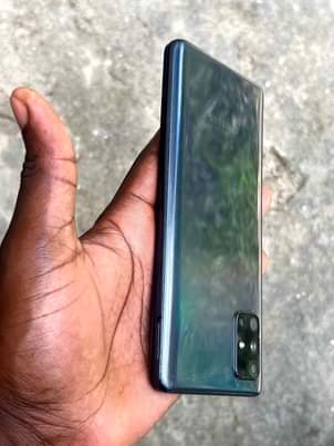 A picture of Samsung galaxy a71 128gb BEI NI 245 000 TU