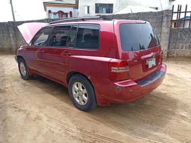 A picture of Toyota Highlander 05 Everything working perfectly okay Buy and drive