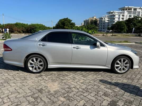 A picture of 2009 Toyota crown athlete 2009