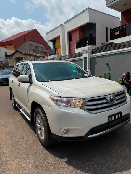 A picture of Toyota Highlander 2012 foreign used recent entry 16 450m