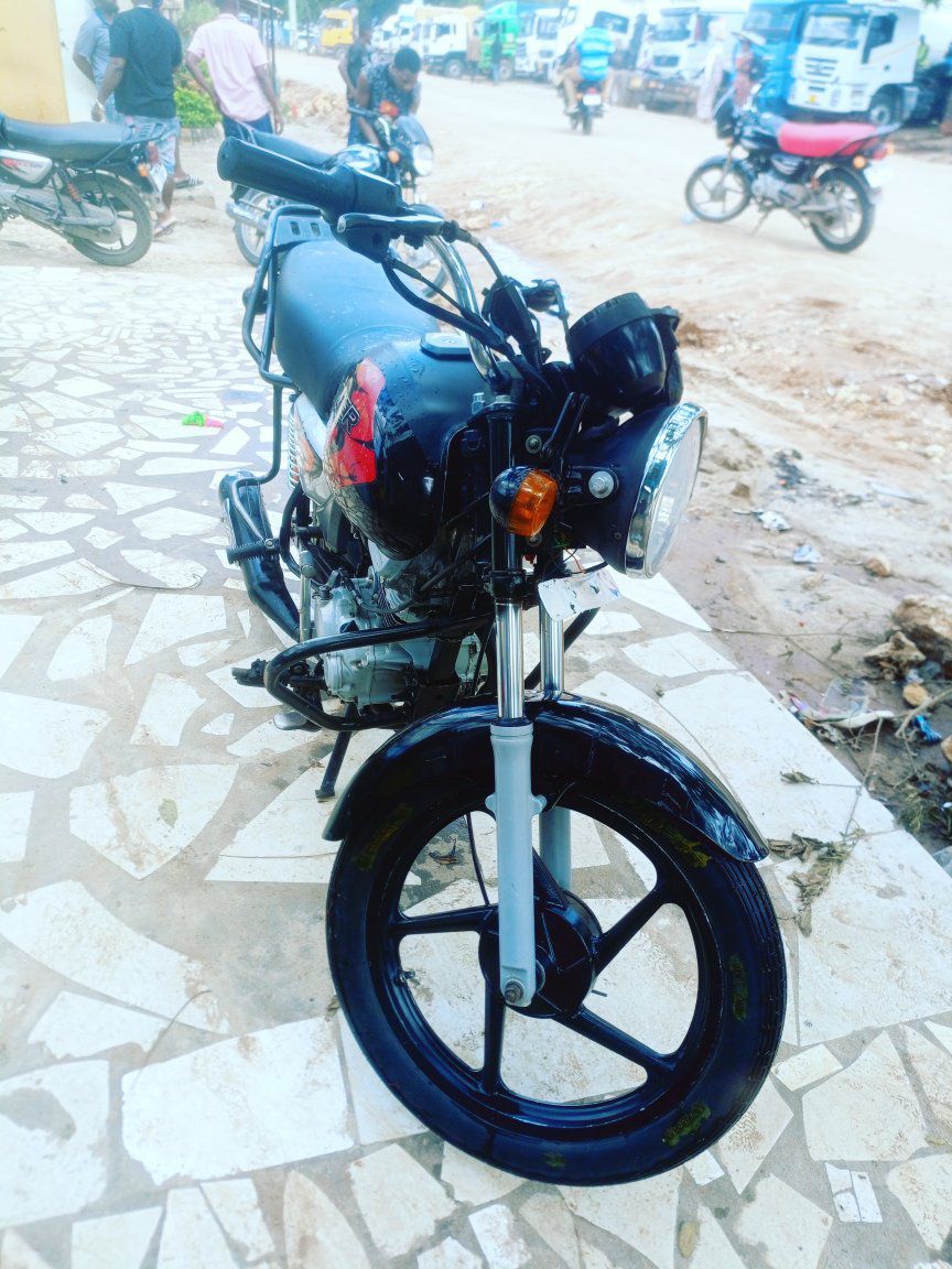 A picture of Bm x 125 gia 5