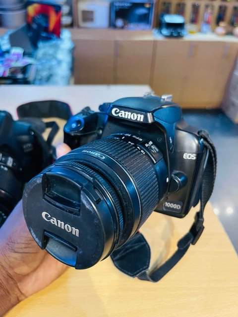 A picture of canon 1000D