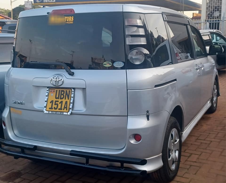 A picture of TOYOTA SIENTA UBN MODEL 2009 PRICE 23.5M 0708 205740 0771305375