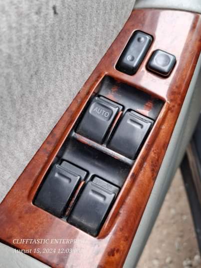 A picture of TOYOTA COROLLA 2007