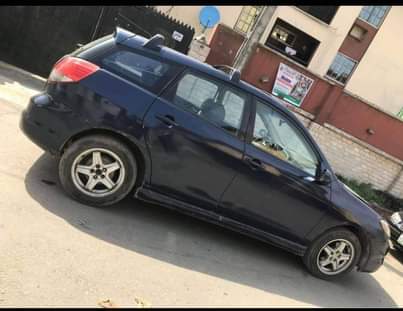 A picture of 2004 Toyota MATRIX 1 8000000 2004