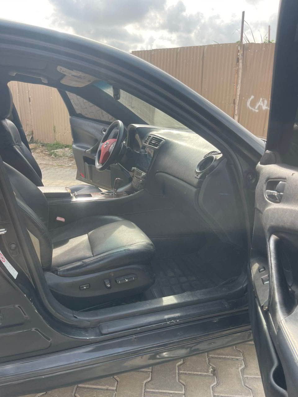 A picture of Lexus Is350