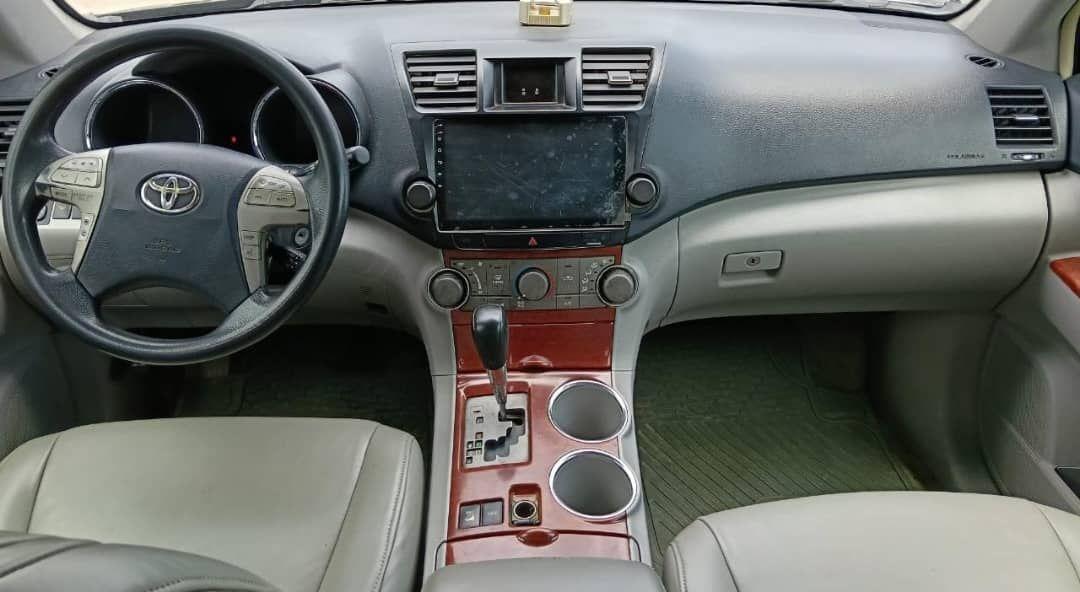 A picture of Distress sale Toyota highlander 092013 2022 on custom Painted Engine