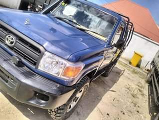 A picture of Land cruiser pick up