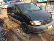 A picture of 2001 Toyota Sienna First body