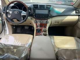 A picture of Toyota Highlander 2011 limited off white toks