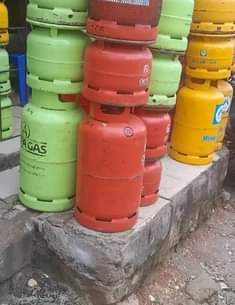 A picture of Jiko la plate MBILI Kwa 40000 TU mitungi na PASI