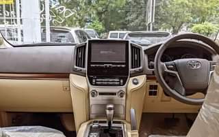 A picture of LAND CRUISER V8