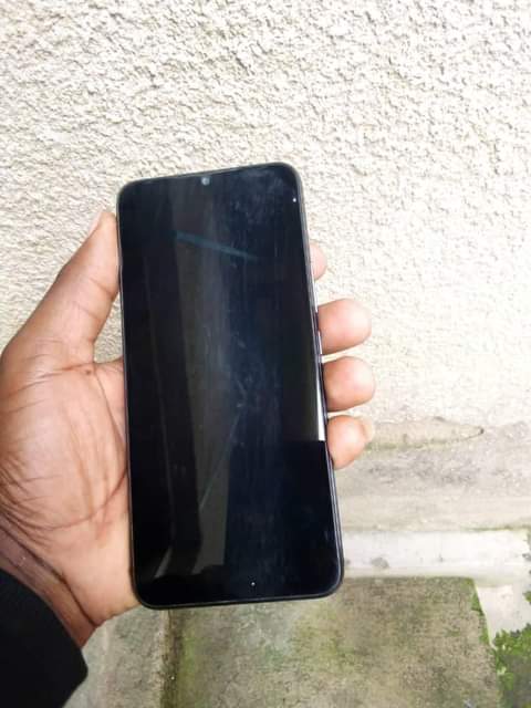 A picture of Infinix hot12i storage 64 ram 4 Bei 160 Tu ipo