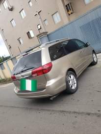 A picture of 2005 Toyota Sienna XLE Full Option Power Door First body