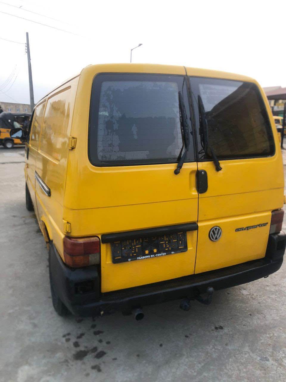 A picture of Volkswagen bus 