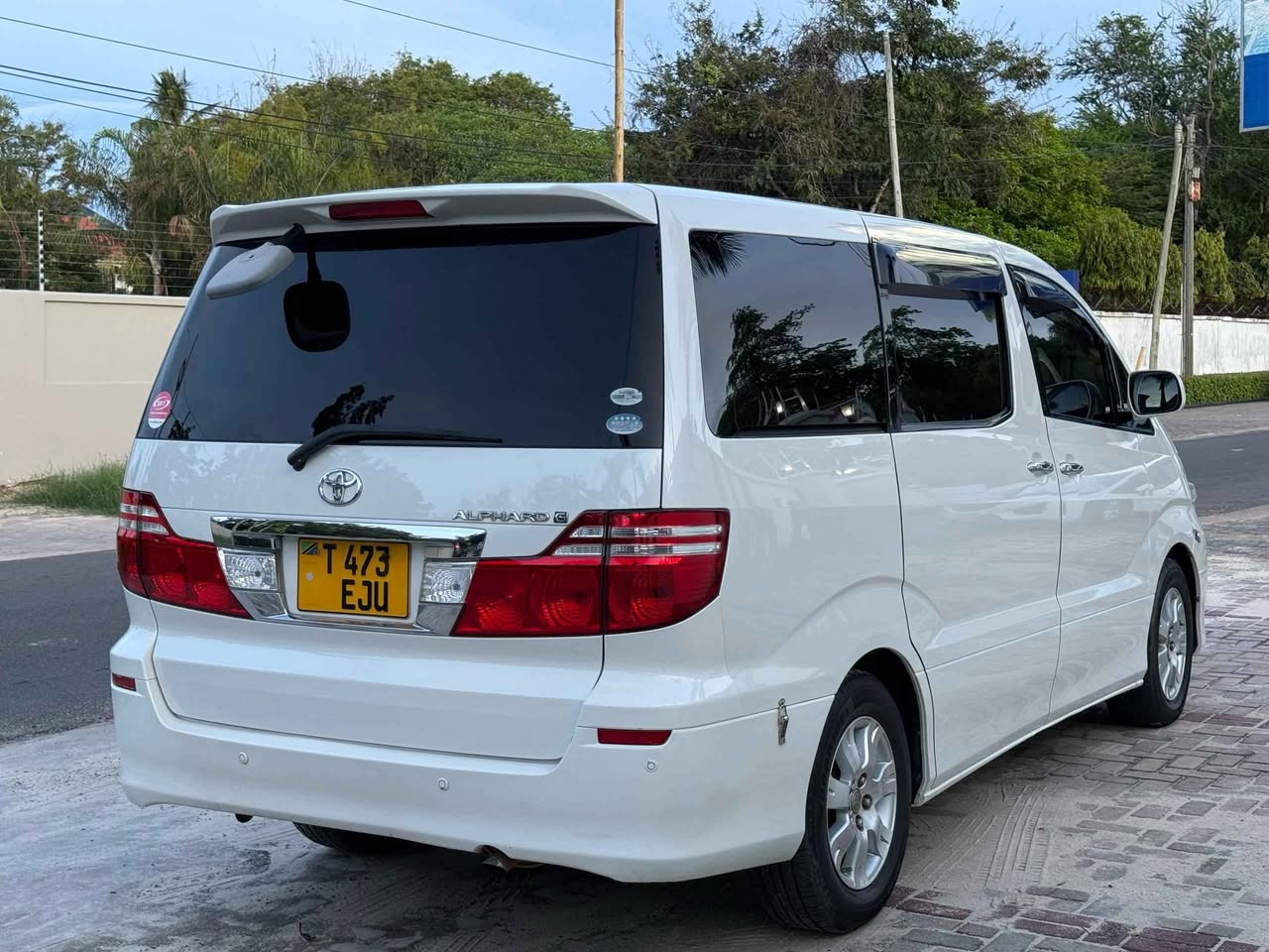 A picture of TOYOTA ALPHAD