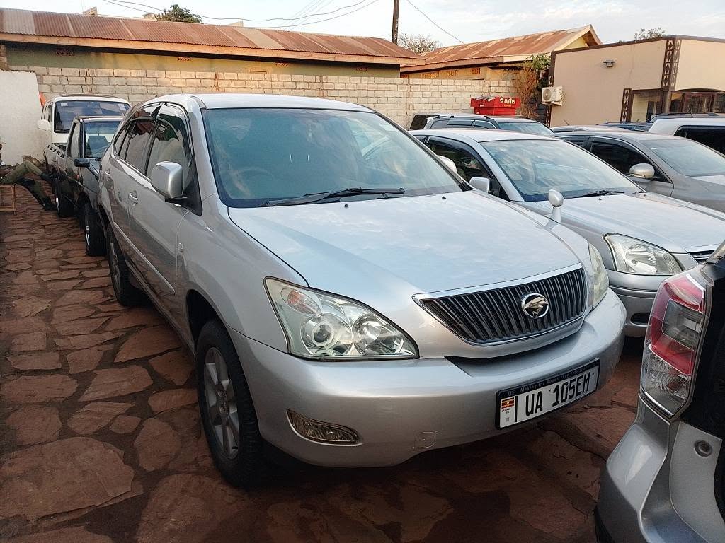 A picture of Toyota harrier 35millions good condition CALL 0786 92 82 59