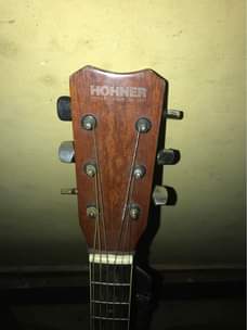 A picture of Acoustic guitar