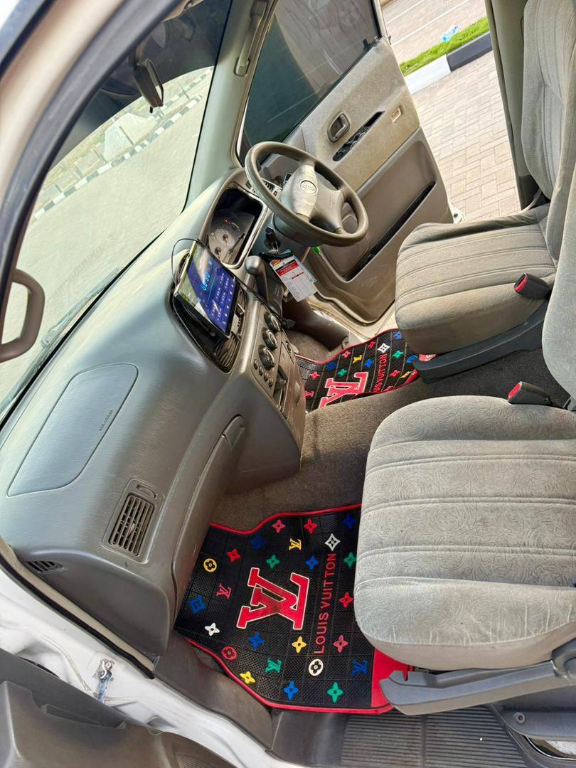 A picture of TOYOTA NOAH SR40