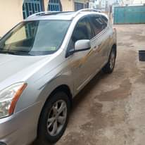 A picture of Nissan Rogue 2012