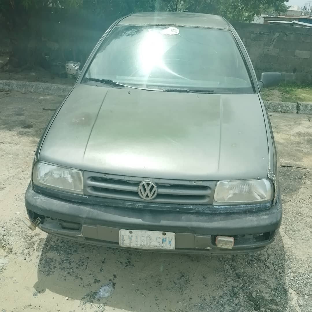 A picture of Volkswagen vento 08123451380