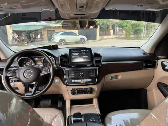 A picture of 2016 Mercedes Benz GLE350 Yes