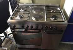 A picture of OVEN KUBWA ZIMEKUJA Plate 4 gas plate 2 umeme Upande
