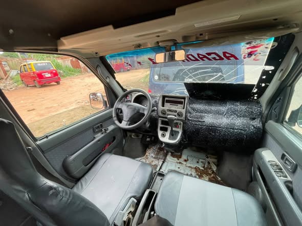 A picture of Hijet mini bus