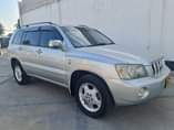A picture of 2002 toyota kluger