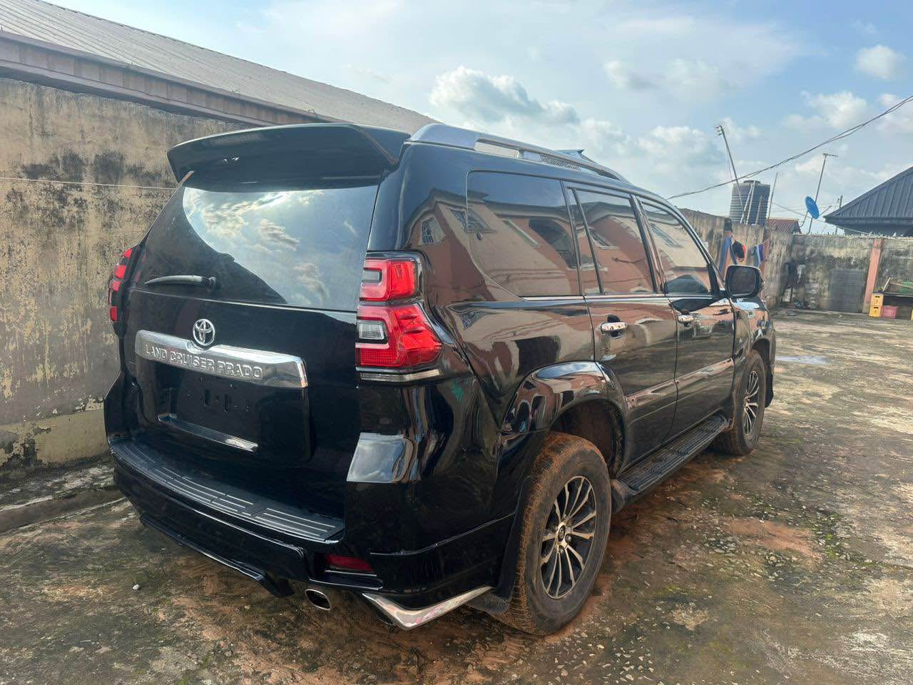 A picture of Toyota LandCruiser Prado 2010 2022