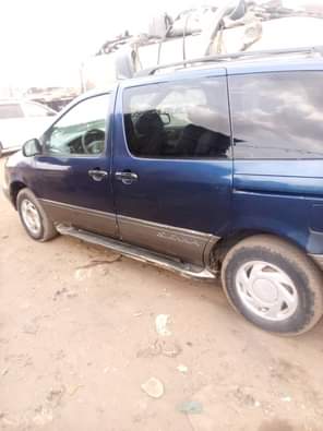 A picture of Dealer s deal for fast finger 2001 Toyota Sienna Nicely
